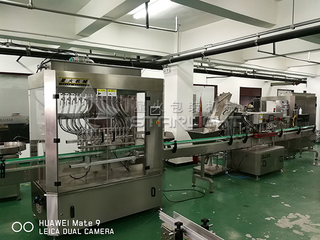 車用尿素(sù)灌裝機廠房內實拍