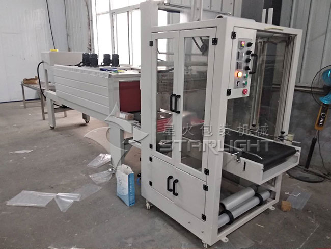 鄭州迪彩(cǎi)印務全自動彩頁熱收(shōu)縮包(bāo)裝機生產現場