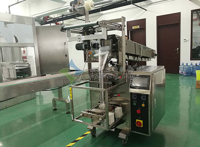 休閑食品包裝機械(xiè)整機廠房內實拍展示